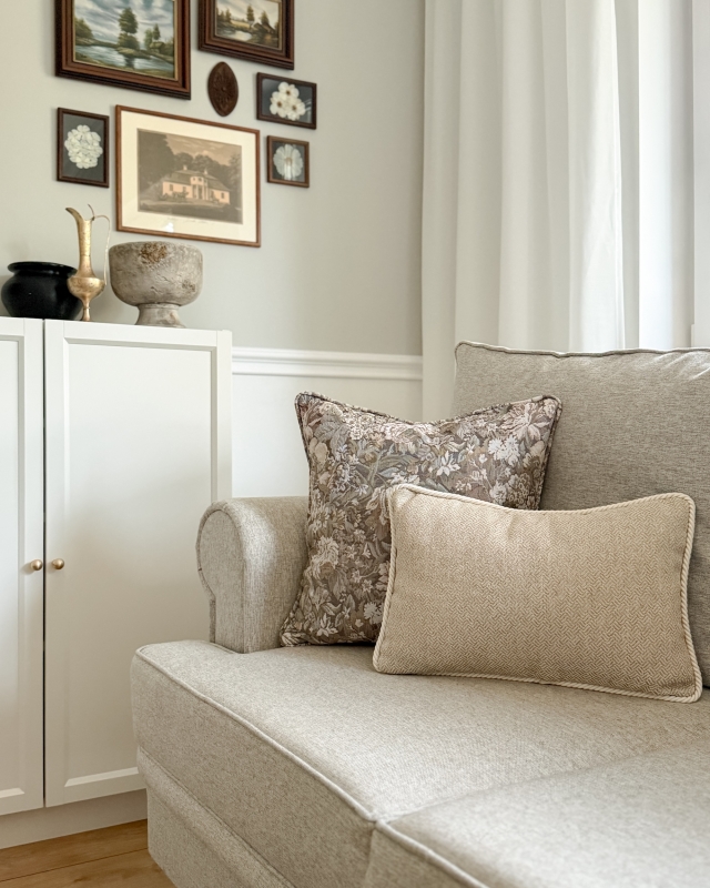 Zestaw dwóch żakardowych poduszek w kwiaty i w jodełkę w stylu modern farmhouse No. 13.