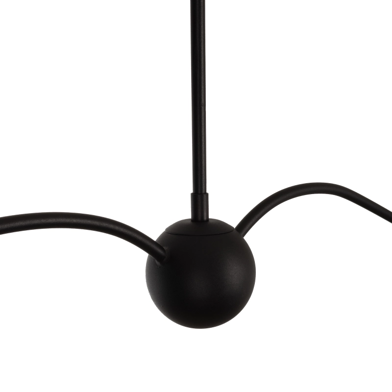 Podłużny czarny gięty żyrandol podwójny z białymi abażurami z oprawkami w kształcie świec. Podłużny żyrandol w stylu modern farmhouse ELINEA - detal.