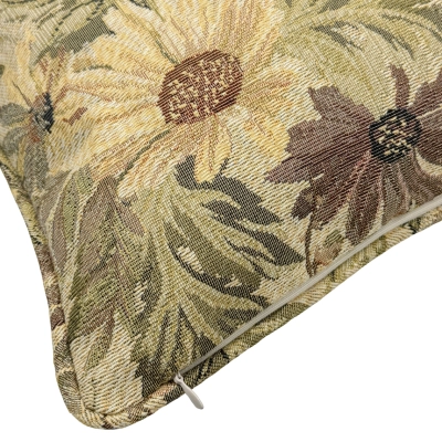 Prostokątna żakardowa poduszka w kwiaty w stylu vintage w odcieniach żółci, zieleni i różu SOLIA 30x45 cm - detal.