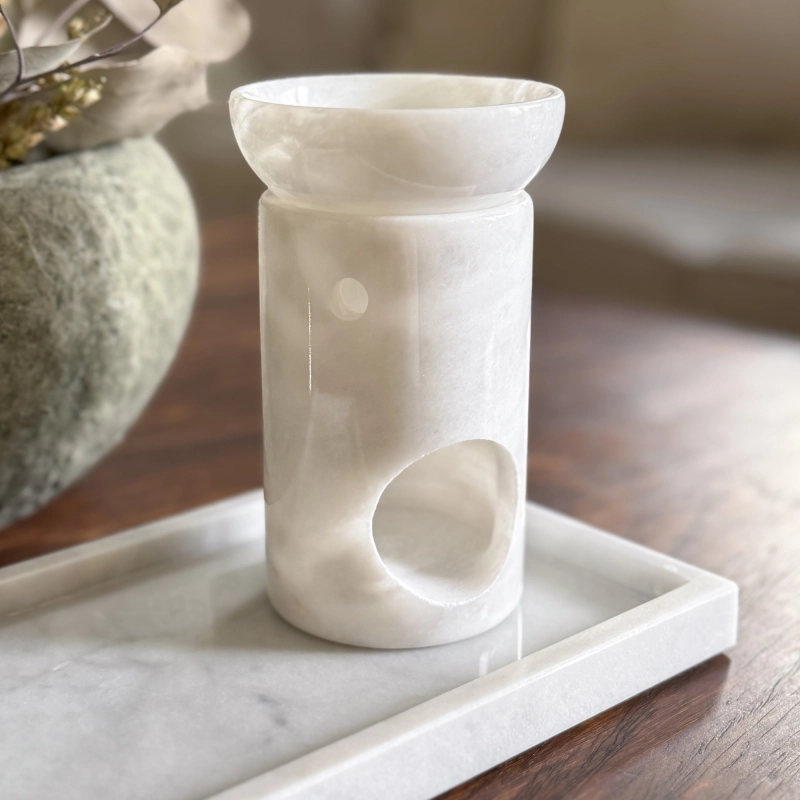 Biały kominek zapachowy z marmuru na wosk zapachowy MARBEA.