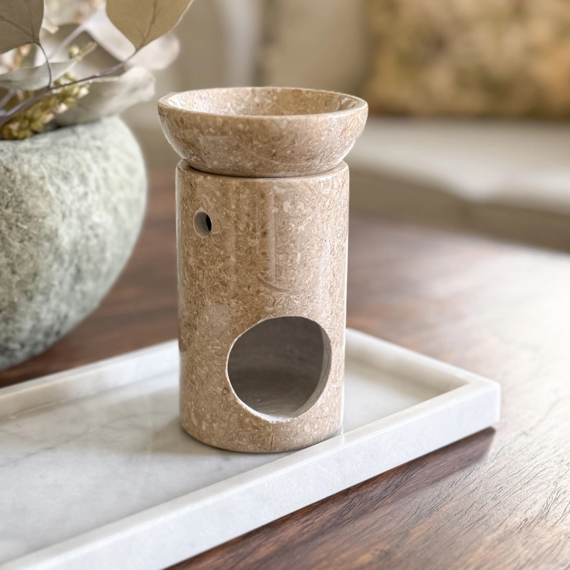 Beżowy kominek zapachowy z marmuru na wosk zapachowy MARBEA.