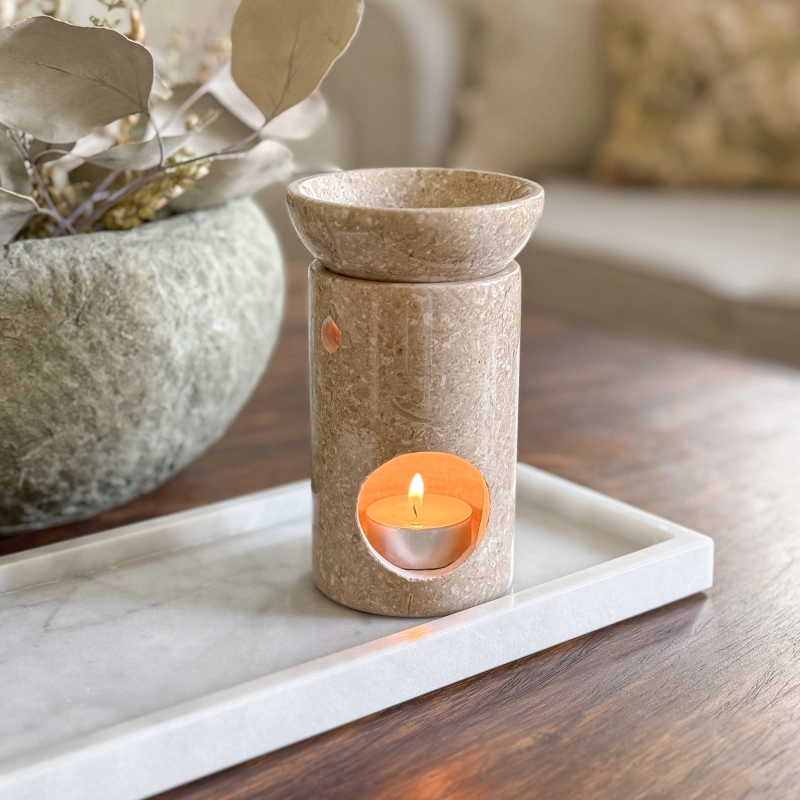 Beżowy kominek zapachowy z marmuru na wosk zapachowy MARBEA.
