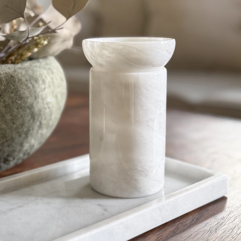 Biały kominek zapachowy z marmuru na wosk zapachowy MARBEA.