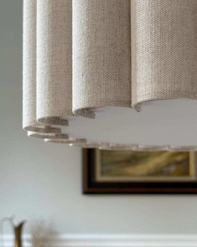 Lniana pofalowana lampa wisząca ONDE I - detal.