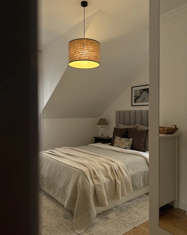 Jutowa lampa wisząca z czarnym zawieszeniem TELA BLACK I - aranżacja