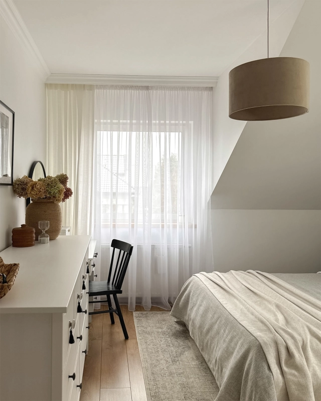 Beżowa lampa wisząca z abażurem welurowym BASE VELVET II - aranżacja.
