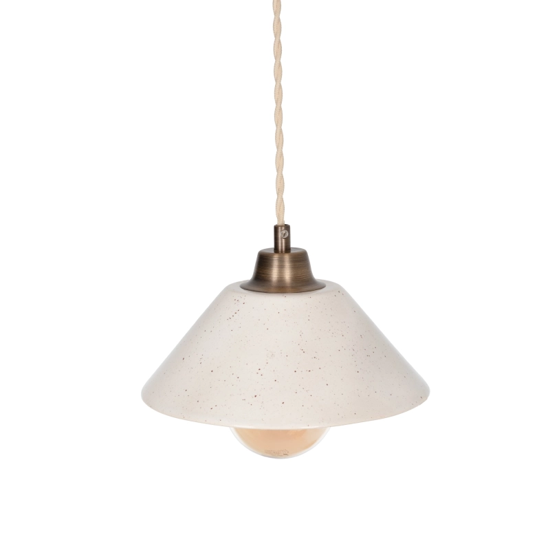 Mosiężna lampa wisząca z ceramicznym kloszem w kolorze złamanej bieli MILA PATINA WIDE Ivory.