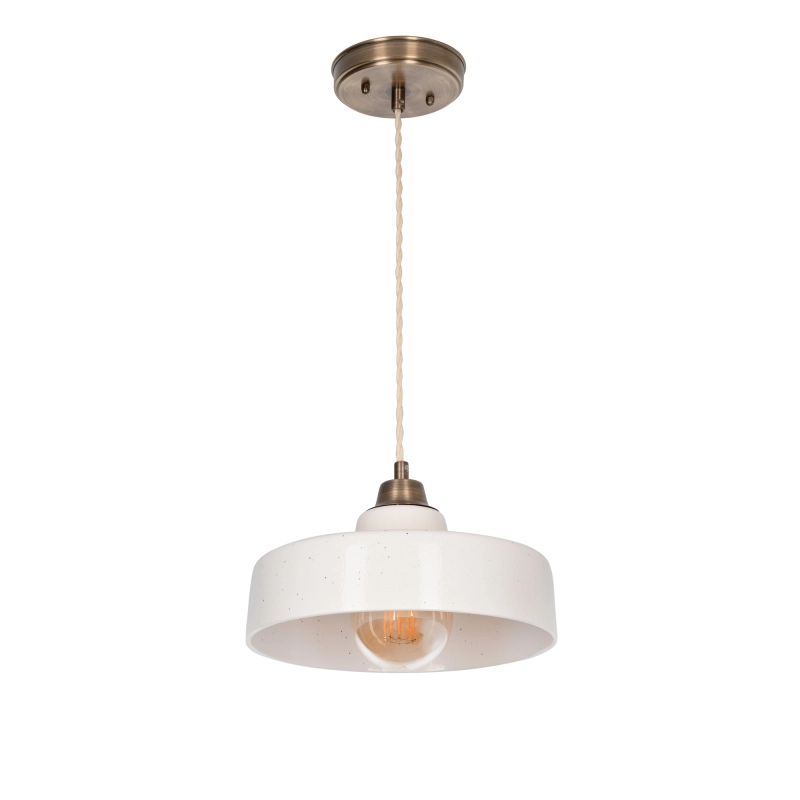 Mosiężna lampa wisząca z ceramicznym kloszem w kolorze złamanej bieli STELLA PATINA Ivory.