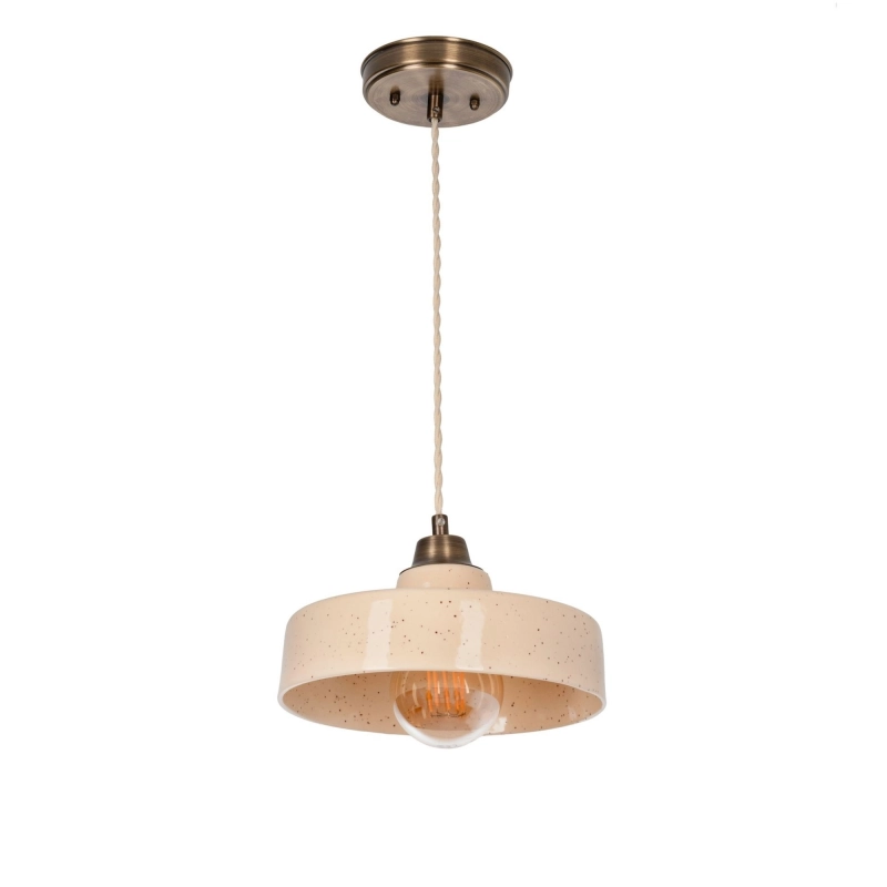 Mosiężna lampa wisząca z ceramicznym kloszem w kolorze złamanej bieli STELLA PATINA Sandstone.