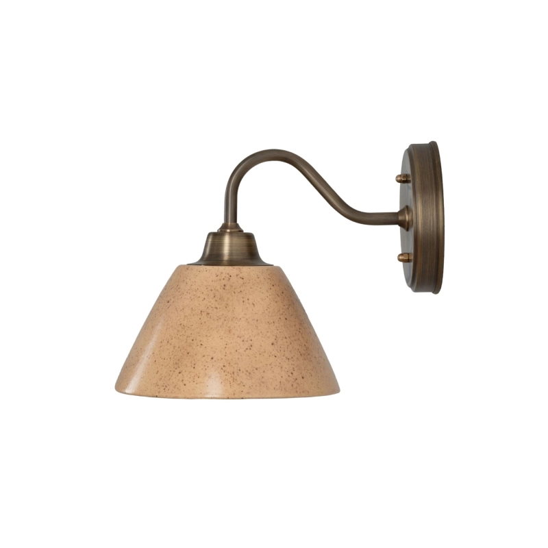 Postarzany mosiężny kinkiet z ceramicznym kloszem w ciepłym odcieniu beżu MILO PATINA Sandstone.