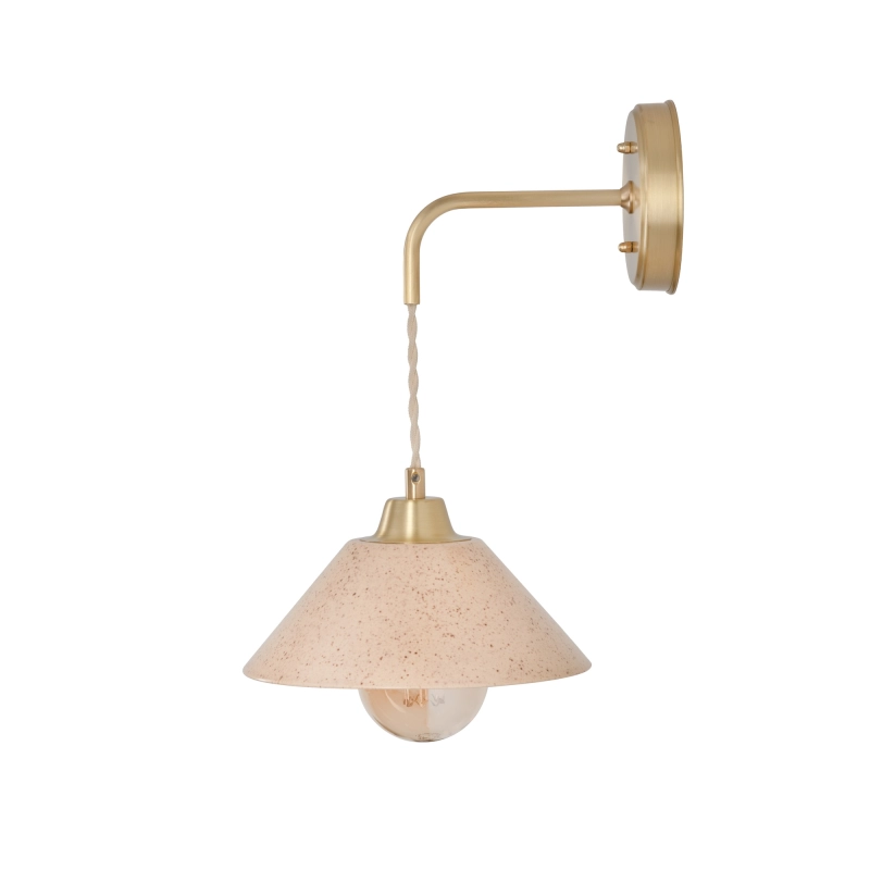 Mosiężny kinkiet z ceramicznym kloszem w kolorze ciepłego beżu LUMO CLASSIC Sandstone.