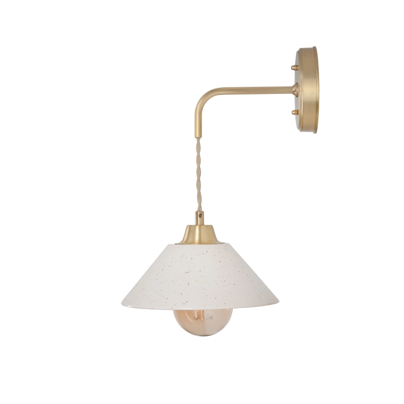 Mosiężny kinkiet z ceramicznym kloszem w kolorze złamanej bieli LUMO CLASSIC Ivory.