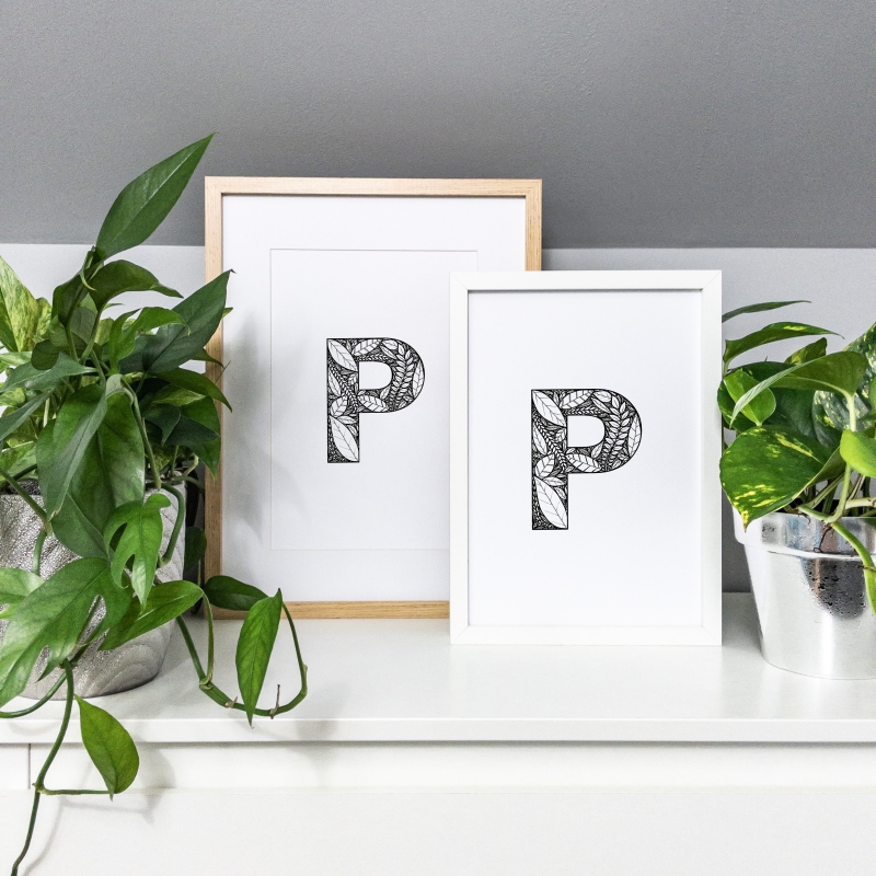 Kompozycja plakatów w ramach.