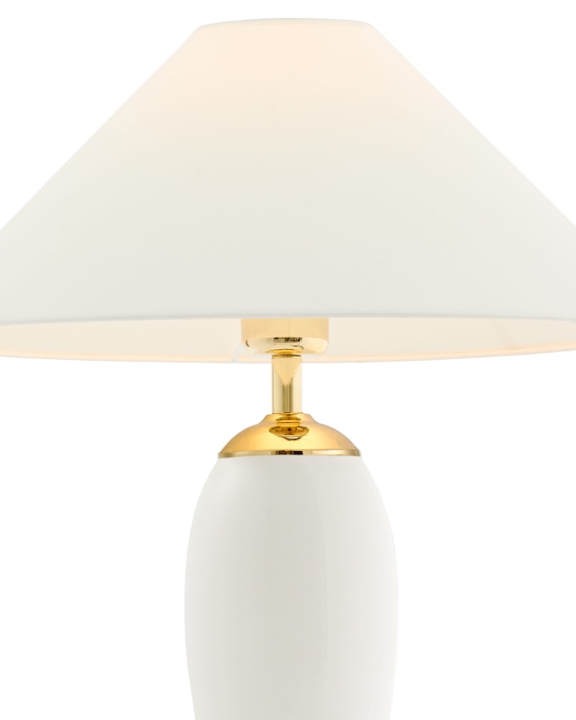 Biało-złota lampa stołowa REA z białym abażurem w kształcie stożka - detal.