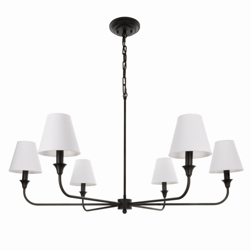 Przykład zastosowania małych abażurów jako dodatek do żyrandola CHIC.