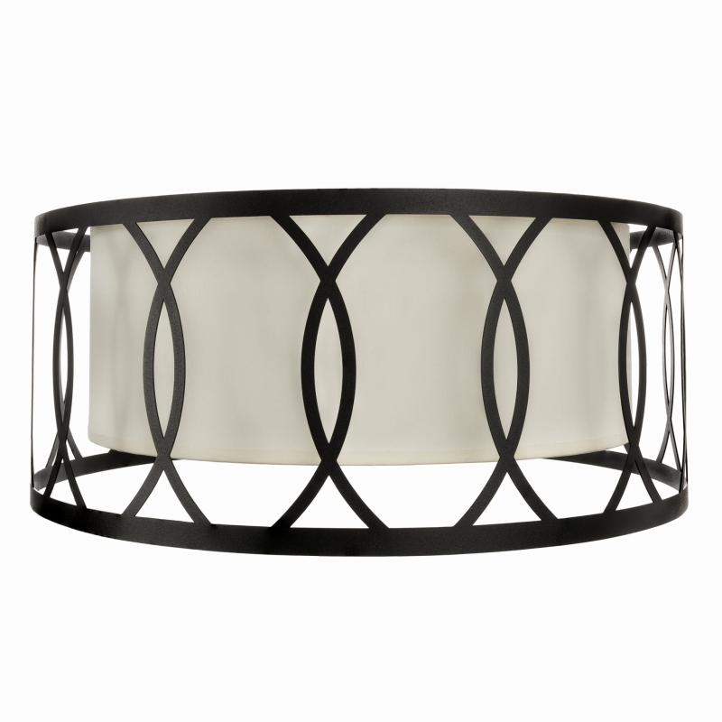 Czarny plafon ażurowy.