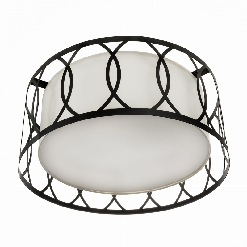 Czarny plafon ażurowy.