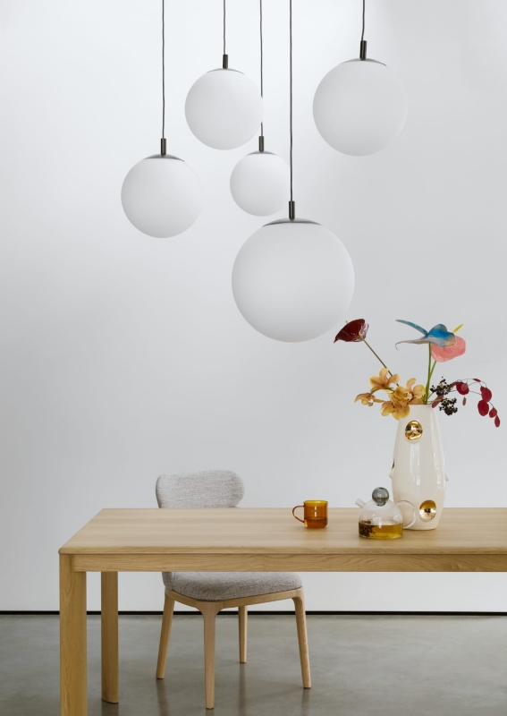 Kulista lampa ze szklanym kloszem ALUR TYTAN L - aranżacja.