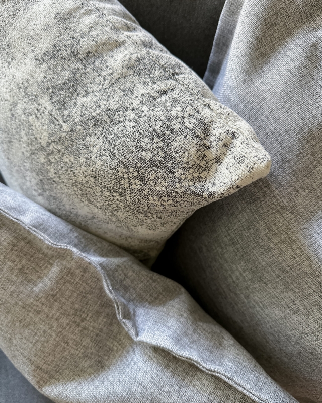 Szary zestaw poszewek na poduszki No. 17 - detal
