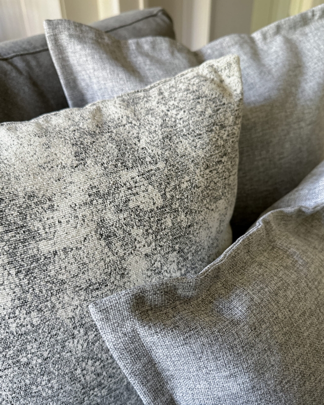 Szary zestaw poszewek na poduszki No. 17 - detal