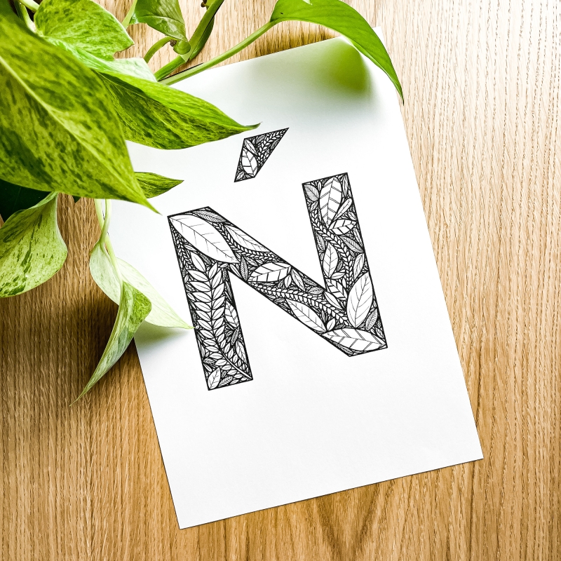 Plakat posiadający motyw roślinny z możliwością personalizacji - litera Ń