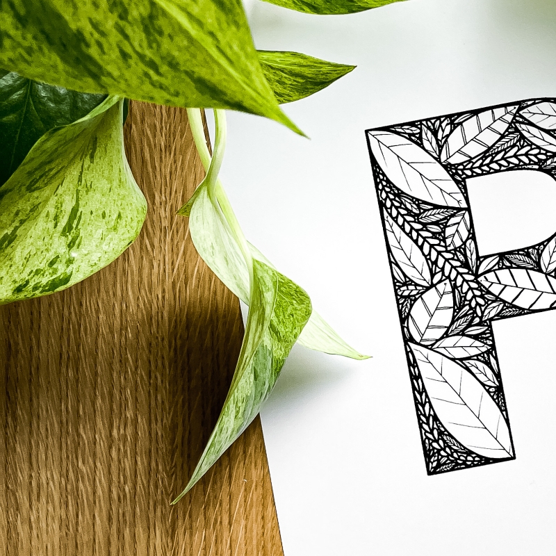 Plakat posiadający motyw roślinny z możliwością personalizacji - litera P - detal