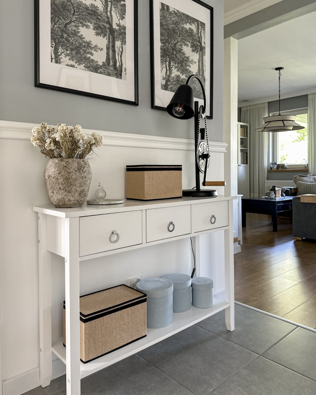 Duży jutowy pojemnik z pokrywką na konsoli w aranżacji z mniejszym pojemnikiem IRMA I