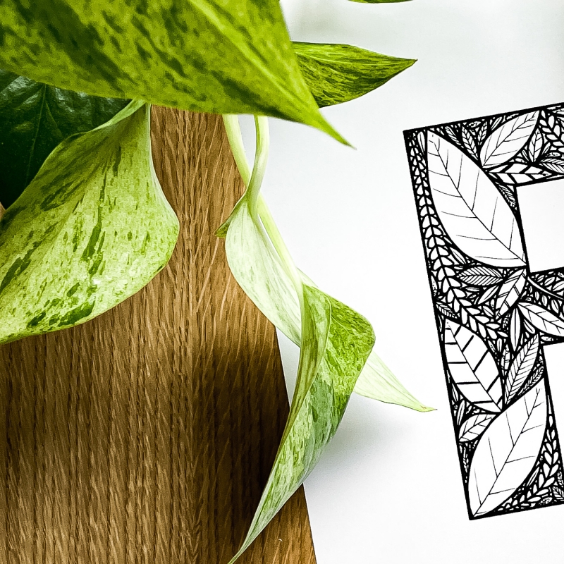 Plakat posiadający motyw roślinny z możliwością personalizacji - litera R - detal