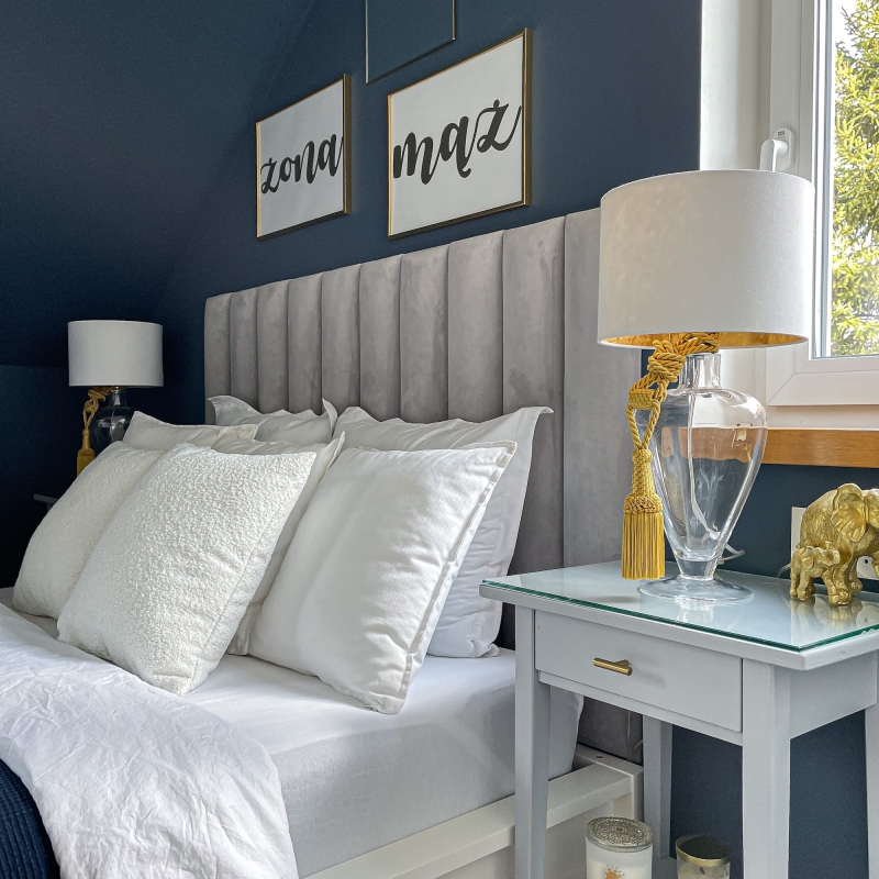 Szklana lampka stołowa BRISTOL - podstawa lampy z biało-złotym abażurem ORO 25 cm.