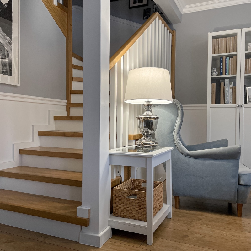 Elegancka srebrna lampa stołowa TIVOLI PLATINUM.