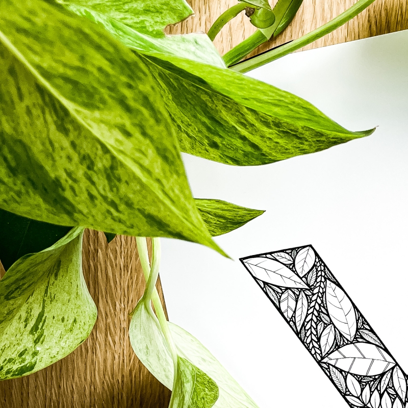 Plakat posiadający motyw roślinny z możliwością personalizacji - litera V - detal