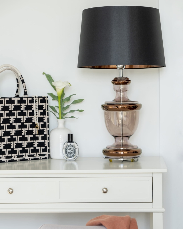 Elegancka miedziana lampa stołowa z czarno-miedzianym abażurem TIVOLI COPPER.