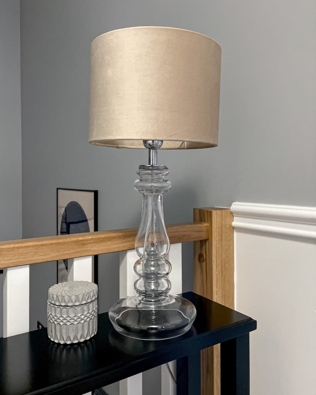 Ozdobna szklana lampa stołowa PETIT TRIANON.