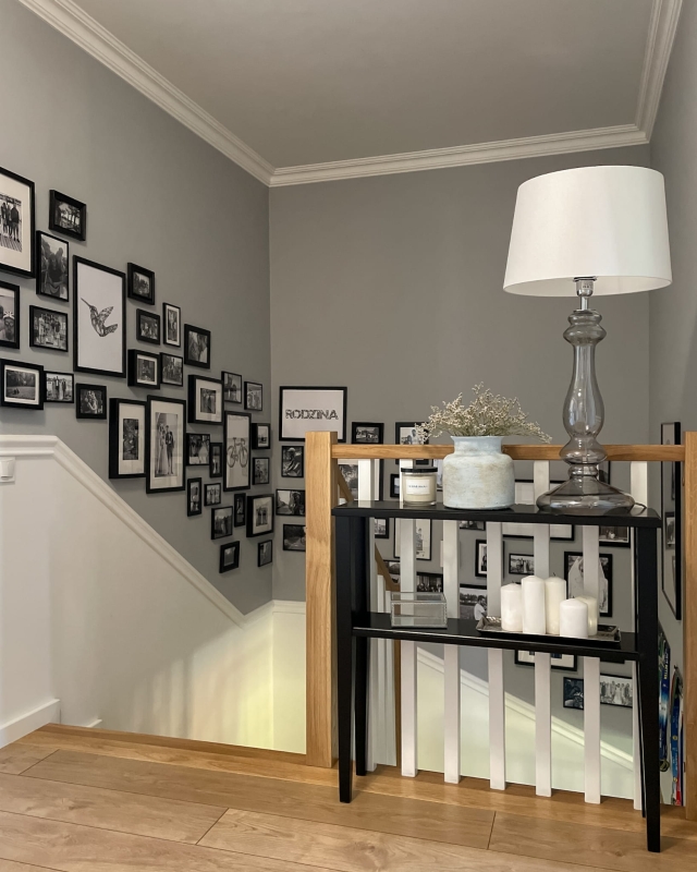 Dekoracyjna szklana lampa stołowa z białym abażurem VERSAILLES TRANSPARENT BLACK.