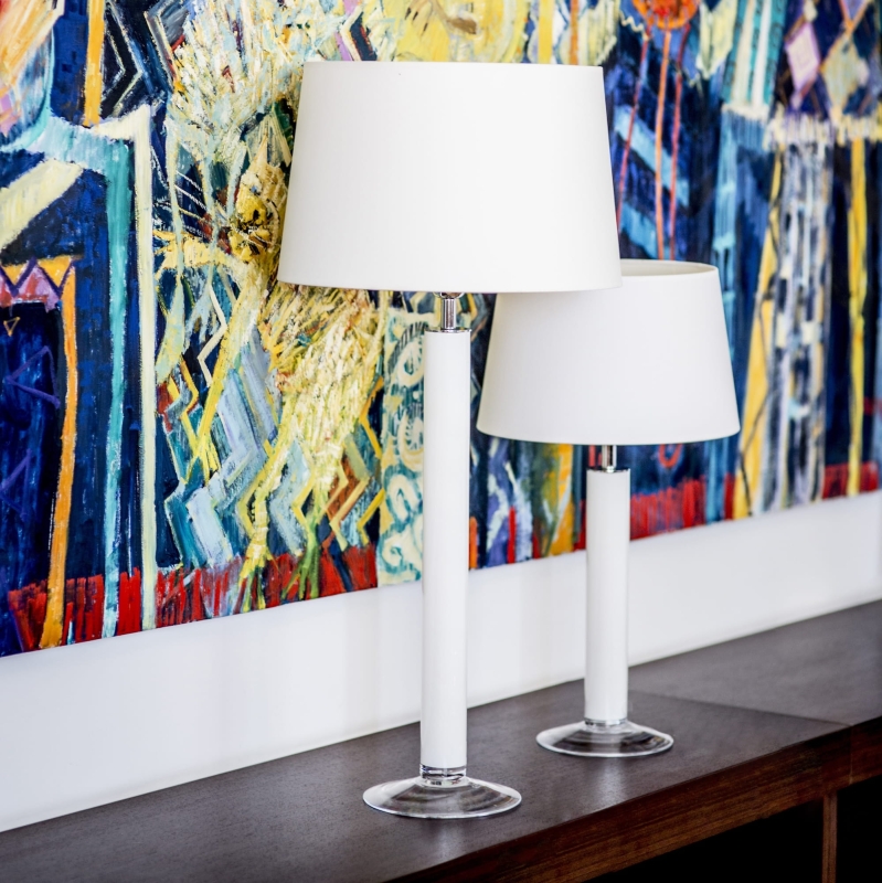 Biała lampa stołowa na nodze z białym abażurem FJORD WHITE.