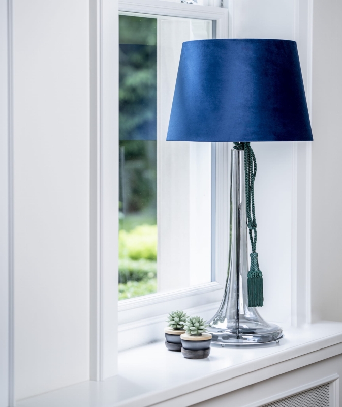 Wysoka lampa stołowa z przyciemnionego szkła LOZANNA TRANSPARENT BLACK.