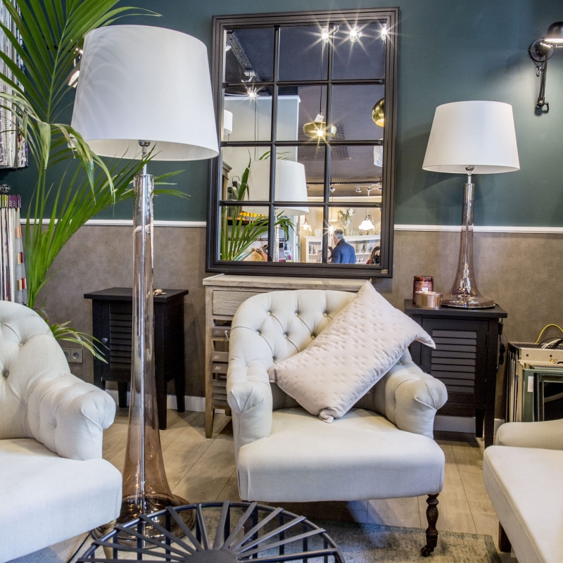 Wysoka miedziana lampa stołowa ze szkła z białym abażurem LOZANNA TRANSPARENT COPPER.