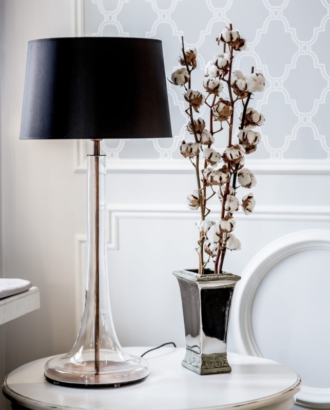 Wysoka lampa stołowa ze szkła LOZANNA.