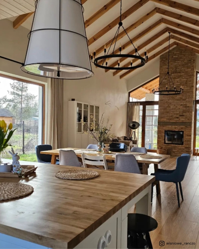 Duży, okrągły żyrandol metalowy czarny z 12 punktami świetlnymi - detal.