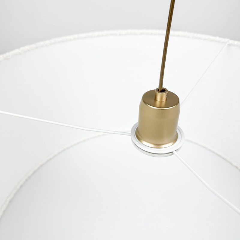 Biała lampa wisząca z abażurem bouclé NEBIA I - detal.