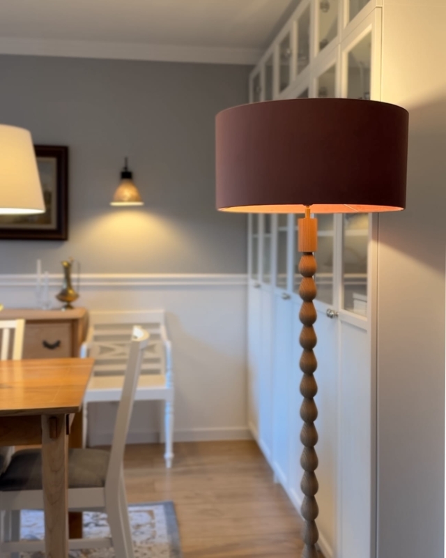 Welurowy abażur brudny róż BASE - abażur walec 50 cm - aranżacja.