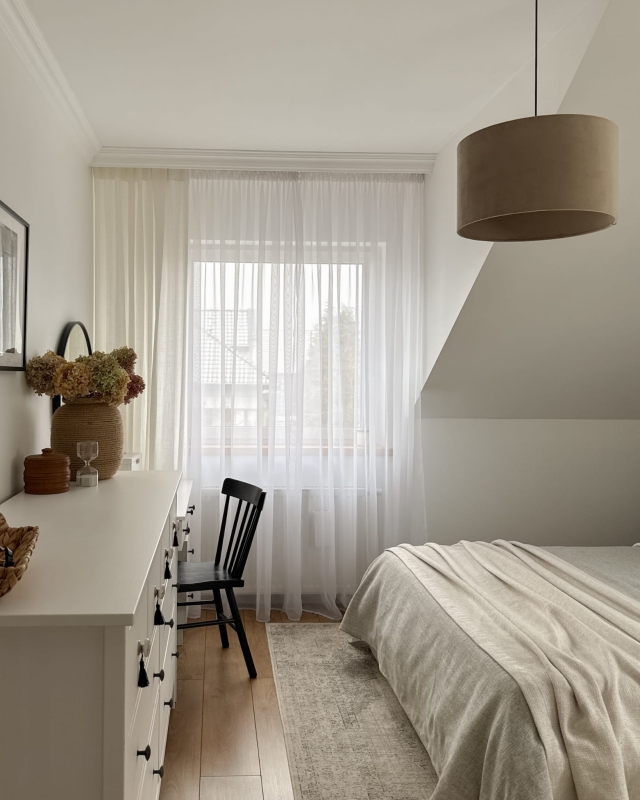 Beżowy abażur welurowy - walec 50 cm - aranżacja.