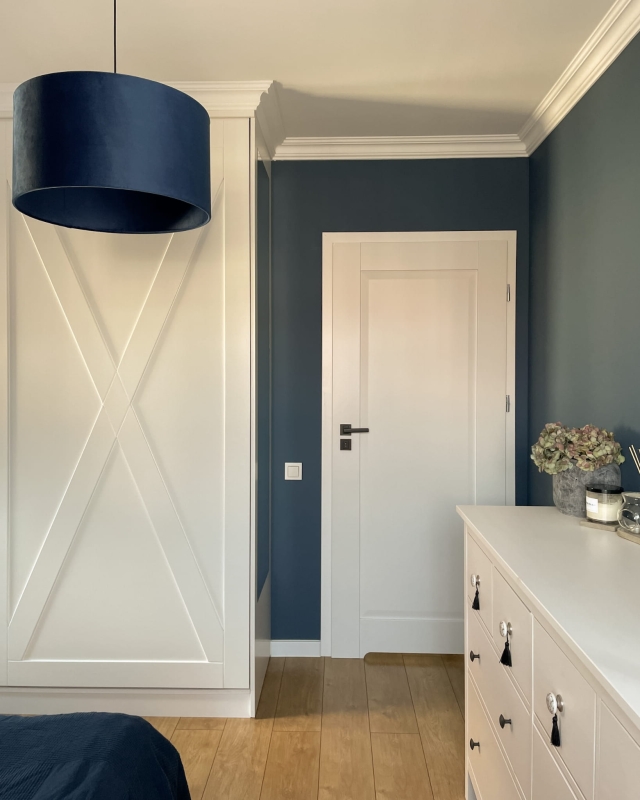 Granatowy abażur welurowy walec 50 cm BASE VELVET - aranżacja