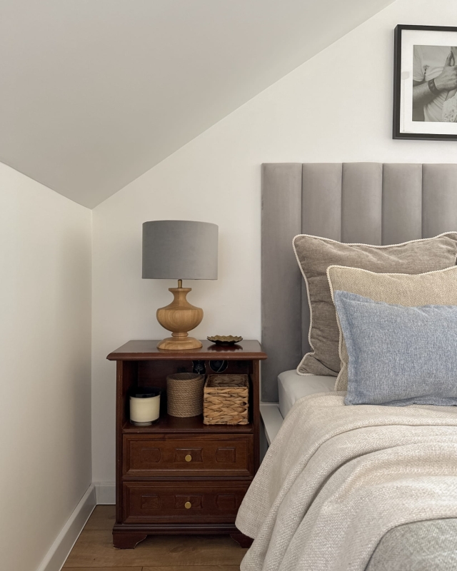 Jasnoszary abażur welurowy walec 25 cm BASE VELVET - aranżacja