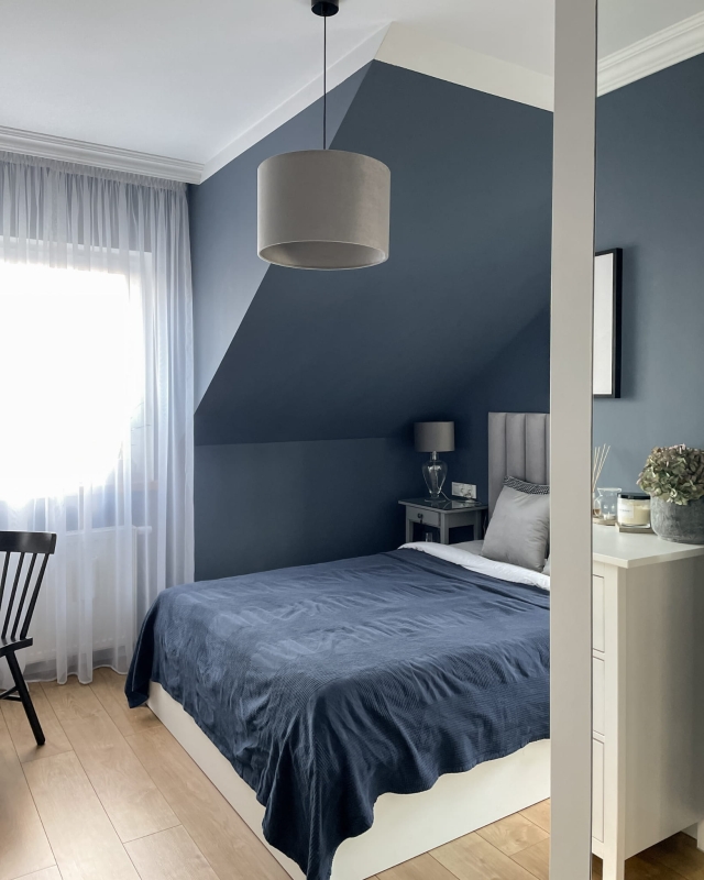 Szara lampa z welurowym abażurem BASE VELVET I - aranżacja