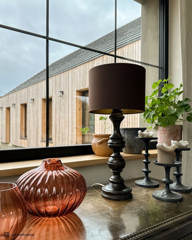 Brązowo-złoty abażur SOFIA - walec 25 cm - aranżacja