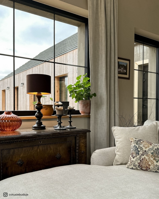 Brązowo-złoty abażur SOFIA - walec 25 cm - aranżacja