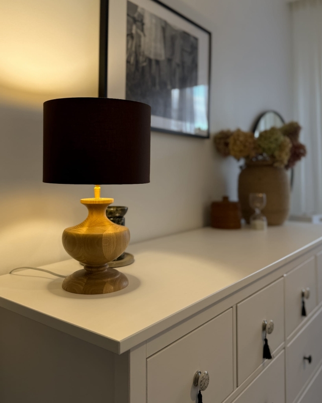 Brązowo-złoty abażur SOFIA - walec 25 cm - aranżacja