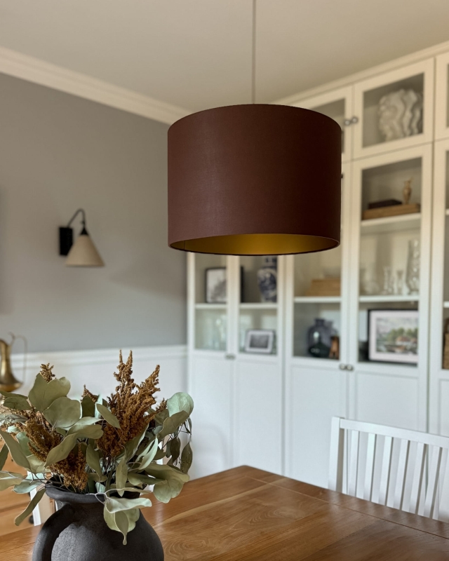 Brązowo-złoty abażur SOFIA - walec 38 cm - aranżacja