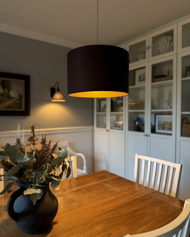 Brązowo-złoty abażur SOFIA - walec 38 cm - aranżacja